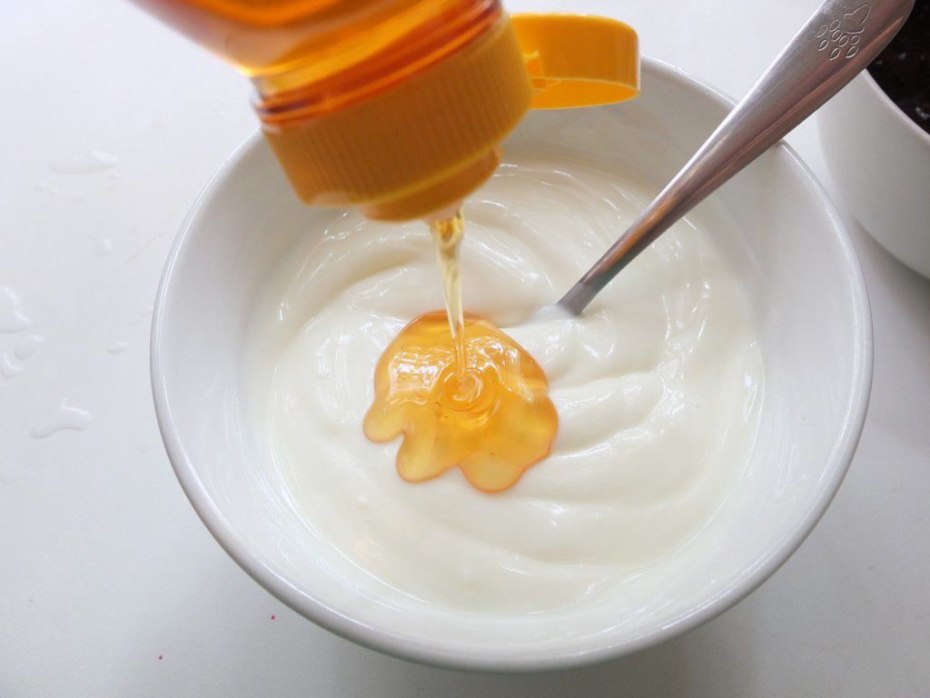 Mặt nạ sữa chua mật ong giúp trắng da ngay tại nhà